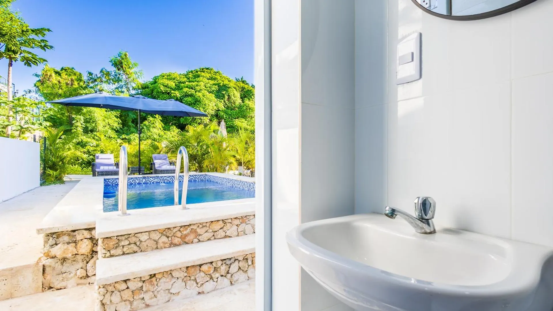 Relaxing 3-Bedroom Villa With Pool & Rooftop Jacuzzi In A Secluded Setting Punta Cana
