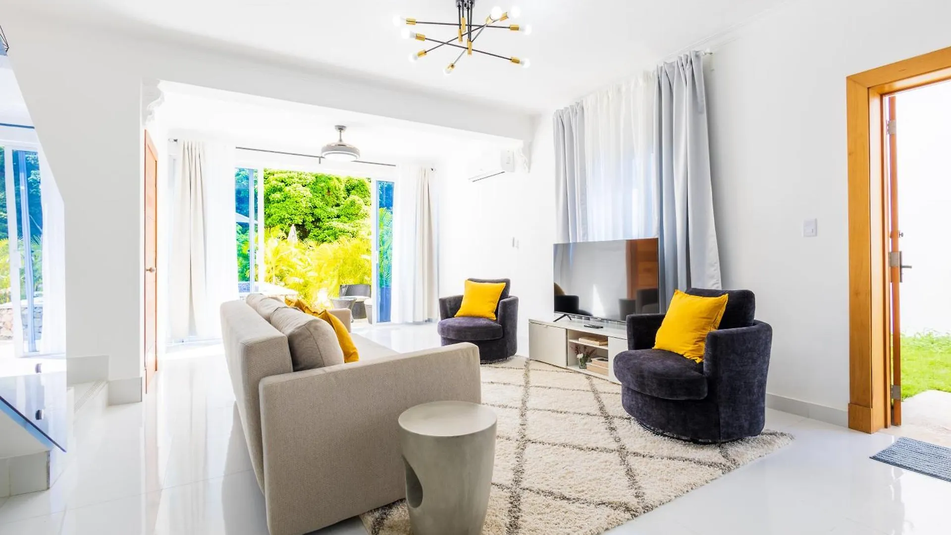 Relaxing 3-Bedroom Villa With Pool & Rooftop Jacuzzi In A Secluded Setting Punta Cana