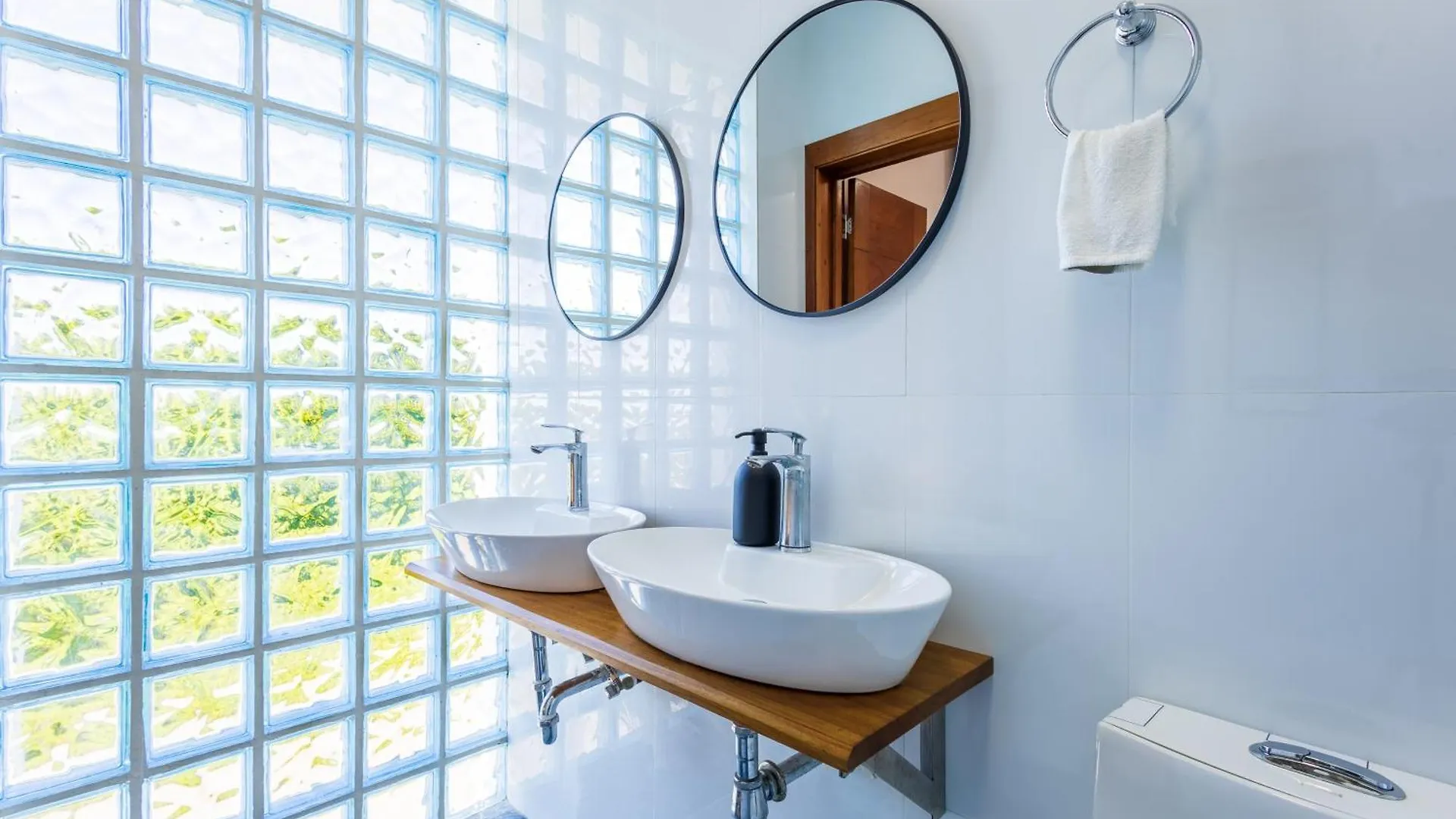 Relaxing 3-Bedroom Villa With Pool & Rooftop Jacuzzi In A Secluded Setting Punta Cana Dominican Republic